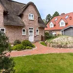 Reetdachhaus Duenengras Spo Reetdachhaus Duenengras Spo Casa de Férias