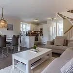 Casa de Férias Reetdachhaus Duenengras Spo Reetdachhaus Duenengras Spo *