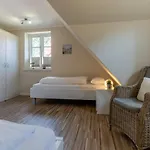Casa de Férias Reetdachhaus Duenengras Spo Reetdachhaus Duenengras Spo *